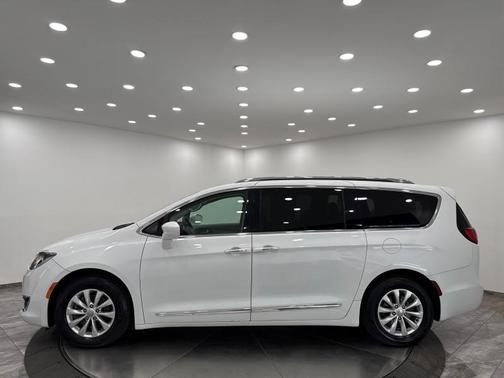 2018 Chrysler Pacifica Touring-L