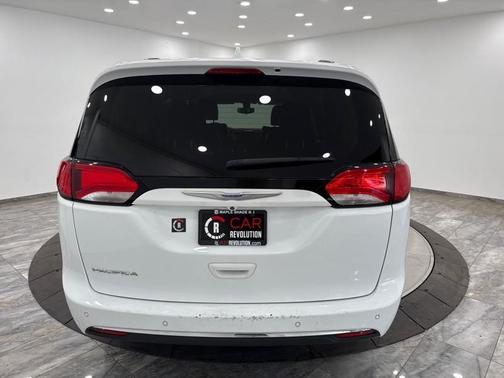 2018 Chrysler Pacifica Touring-L