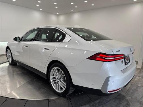 2025 BMW 540 i xDrive