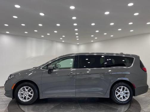 2023 Chrysler Pacifica Touring-L