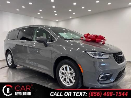 2023 Chrysler Pacifica Touring-L
