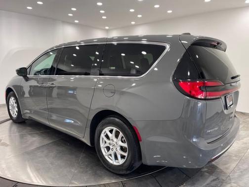 2023 Chrysler Pacifica Touring-L