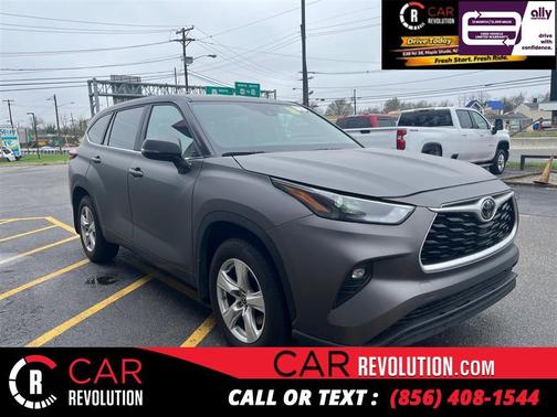 Gray 2023 Toyota Highlander LE