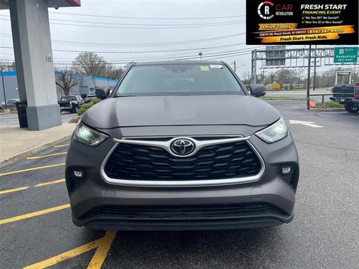 Gray 2023 Toyota Highlander LE