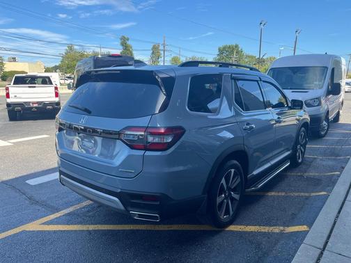 2024 Honda Pilot Touring