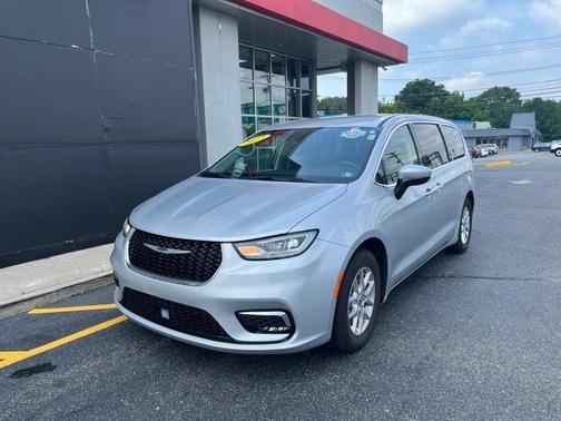 2023 Chrysler Pacifica Touring-L