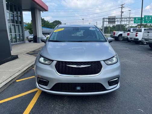 2023 Chrysler Pacifica Touring-L
