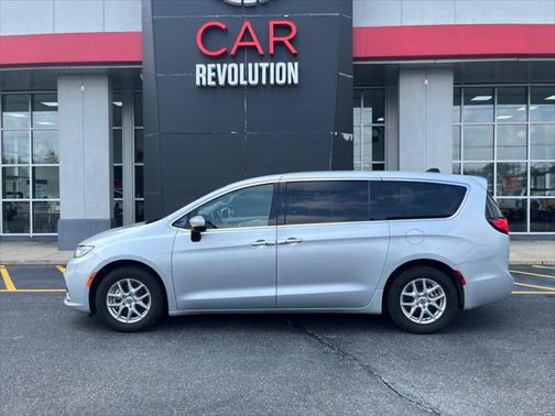 2023 Chrysler Pacifica Touring-L