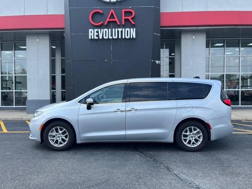 2023 Chrysler Pacifica Touring-L