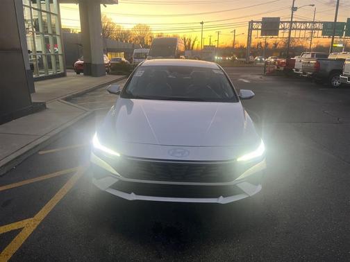 2025 Hyundai ELANTRA HEV Limited