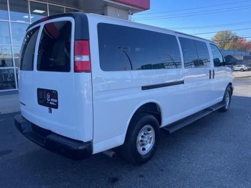2022 Chevrolet Express 3500 LS