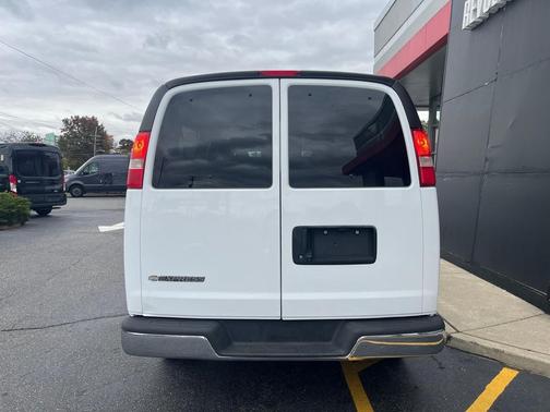 2017 Chevrolet Express 3500 LT