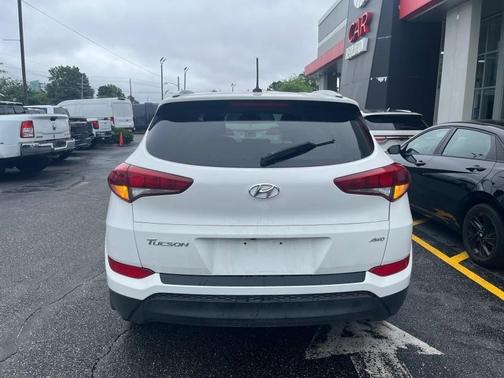 2017 Hyundai TUCSON SE