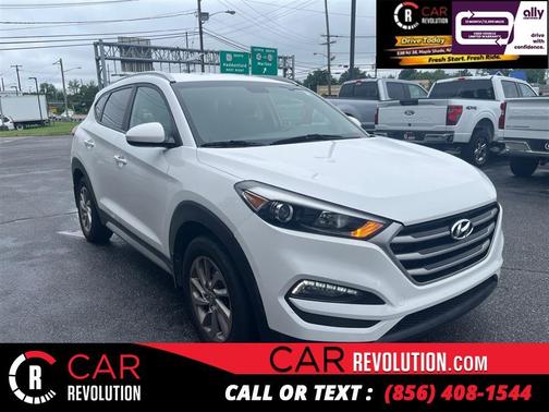 Winter White 2017 Hyundai TUCSON SE
