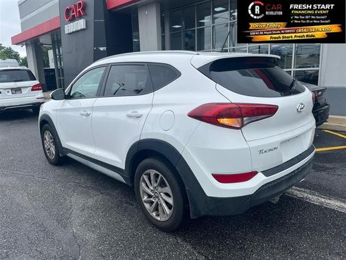 Winter White 2017 Hyundai TUCSON SE