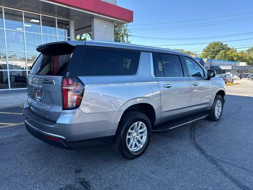 2024 Chevrolet Suburban LT