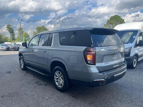 2024 Chevrolet Suburban LT