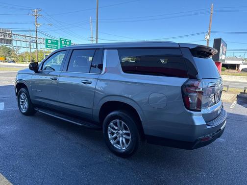 2024 Chevrolet Suburban LT