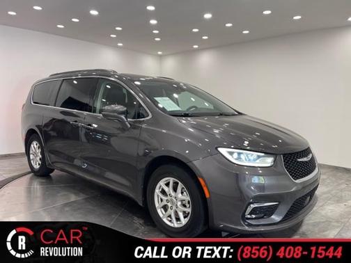 2022 Chrysler Pacifica Touring-L