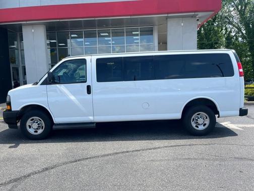 2022 Chevrolet Express 3500 LS