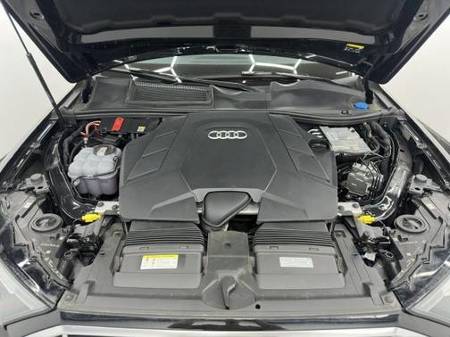 2022 Audi Q7 55 Premium Plus