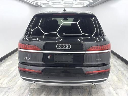 2022 Audi Q7 55 Premium Plus