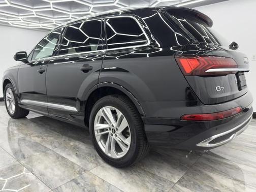 2022 Audi Q7 55 Premium Plus
