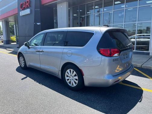 2020 Chrysler Voyager L
