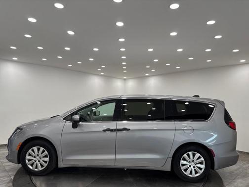 2020 Chrysler Voyager L