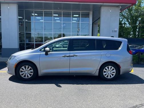 2020 Chrysler Voyager L