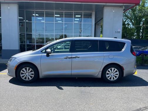 2020 Chrysler Voyager L
