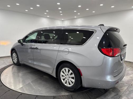 2020 Chrysler Voyager L
