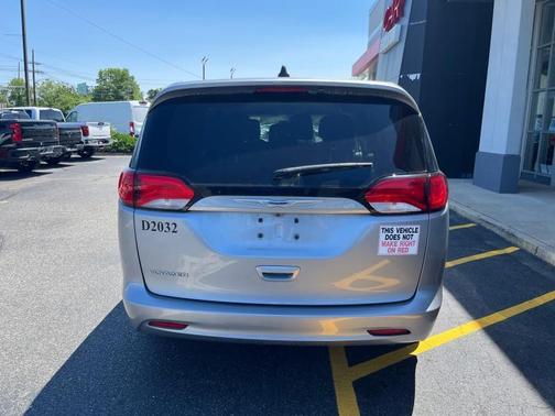 2020 Chrysler Voyager L
