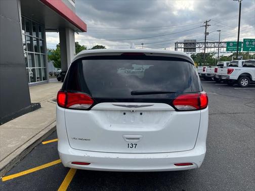 2020 Chrysler Voyager LX