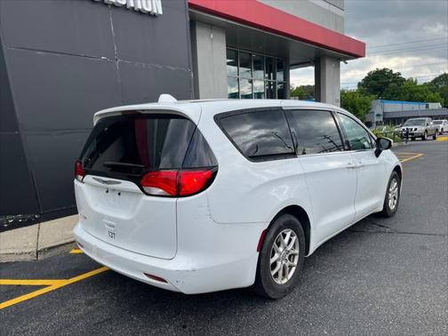 2020 Chrysler Voyager LX