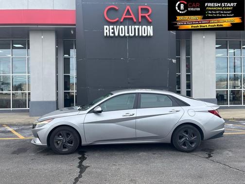 2023 Hyundai ELANTRA SEL