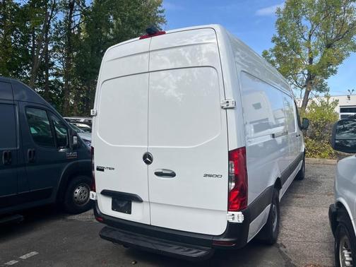 2023 Mercedes-Benz Sprinter 2500 HIGH ROOF 4-CYL GAS 170