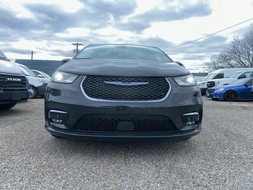 2023 Chrysler Pacifica Touring-L