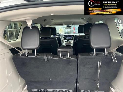 White 2024 Chrysler Pacifica Hybrid Select