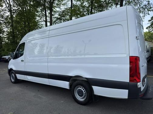 2023 Mercedes-Benz Sprinter 2500 HR GAS 170''