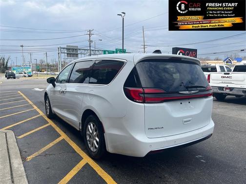 2023 Chrysler Pacifica Touring-L