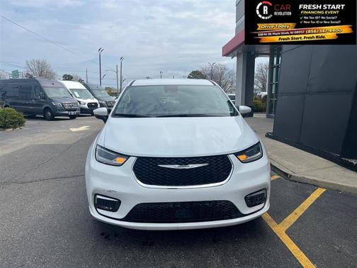 2023 Chrysler Pacifica Touring-L