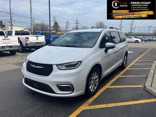 2023 Chrysler Pacifica Touring-L