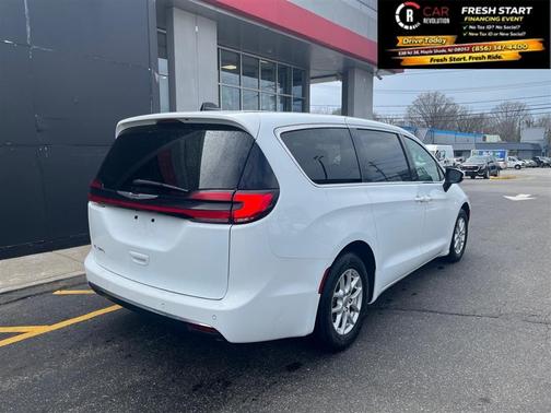2023 Chrysler Pacifica Touring-L