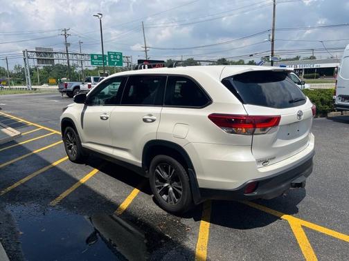 2019 Toyota Highlander LE