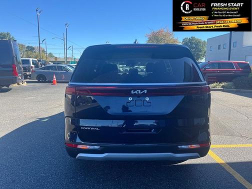 2024 Kia Carnival LX