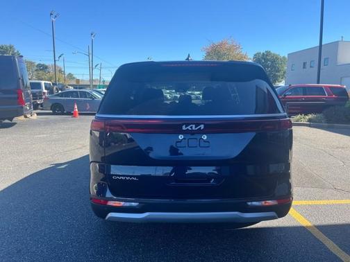 2024 Kia Carnival LX