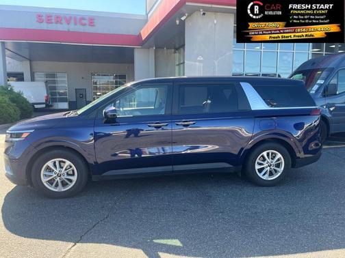 2024 Kia Carnival LX