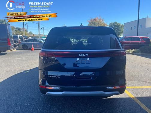 2024 Kia Carnival LX