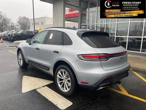 2022 Porsche Macan Base